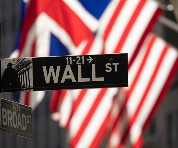 US Stock Futures Slip Ahead of Retail Sales Data 