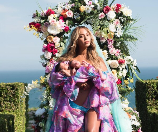 Photo of Beyonce Twins, Now a Month Old, Captivates Internet