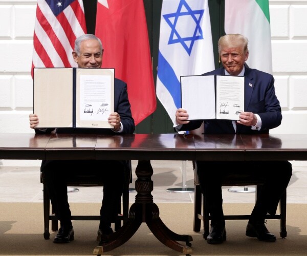 benjamin netanyahu and donald trump sign the abraham accords