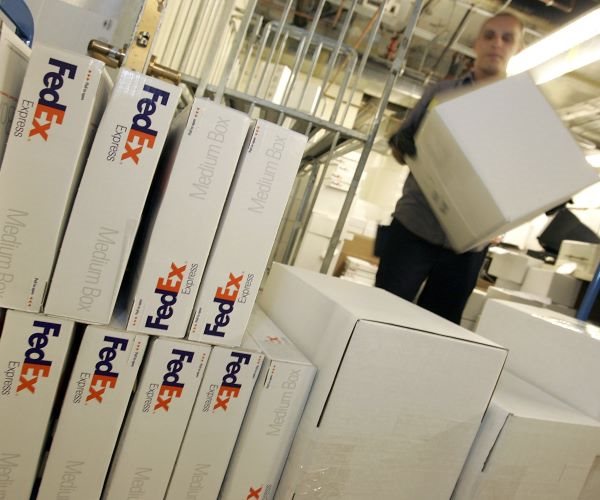 FedEx Warns Storm Will Delay Some Holiday Gift Deliveries