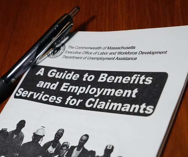 Weekly Jobless Claims Dip to 787,000