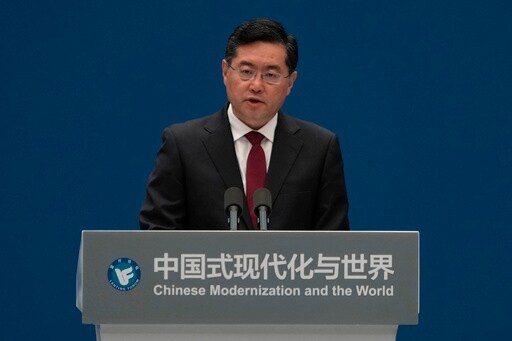 China Foreign Minister Steps up Threats against Taiwan