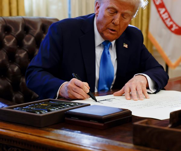 Trump to Sign Executive Order Barring Transgender Athletes From Female Competitions