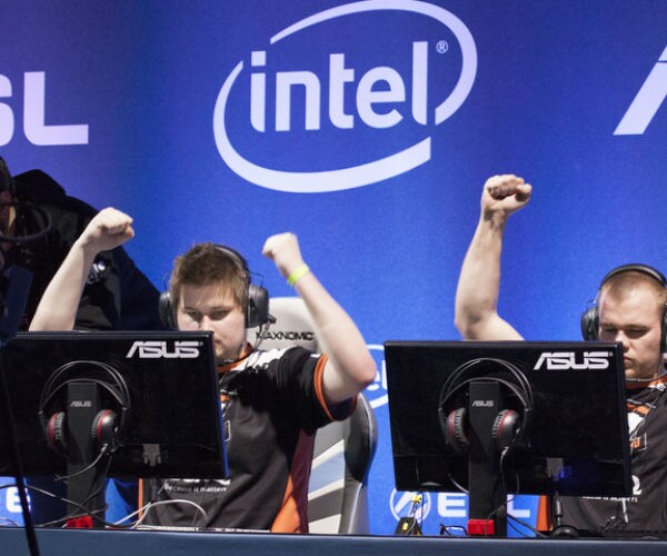 Intel Beats Estimates, Warns of Potential Security Flaw Fallout; Stock Rises