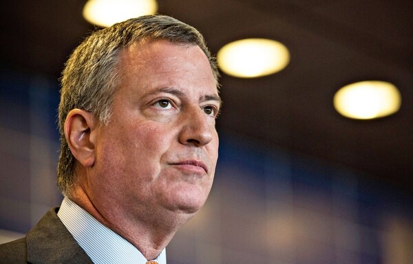 Tardy NY Mayor Holds Up Puerto Rico-Bound Flight