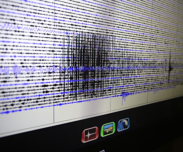 a seismograph measures the magnitude of an earthquake