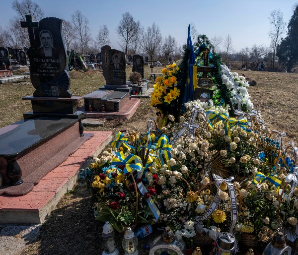 With Ukraine Farmers on Frontlines, UN Food Chief Fears 'Devastation' 