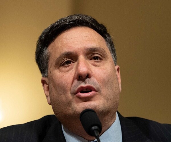 ron klain speaks into microphone