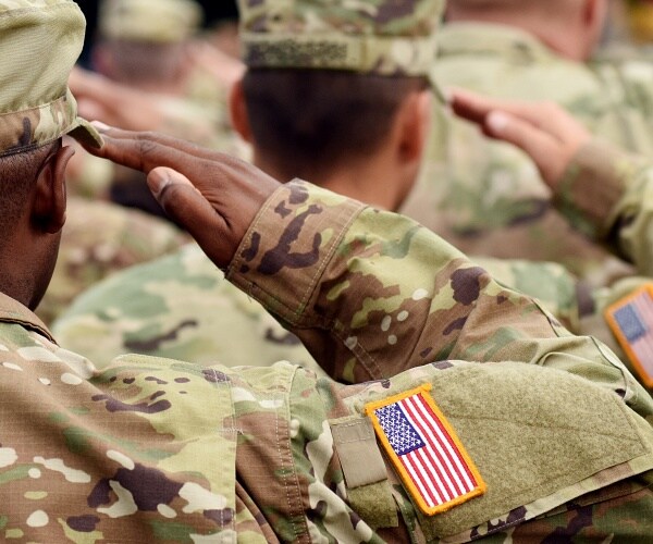 us army soldiers salute