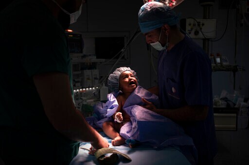 US Heart Surgeon Treats Children Lacking Care in Libya's war