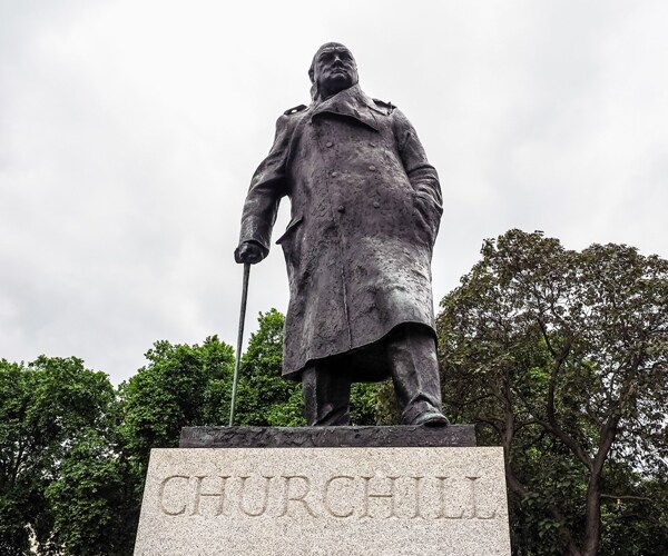a statue of winston churchill in london