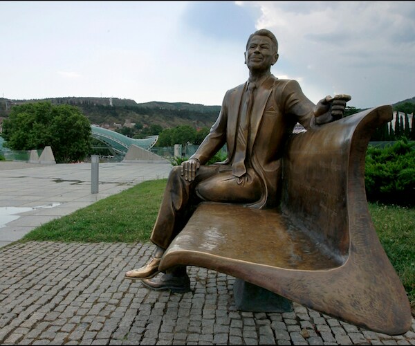 Hulk Hogan Director Tapped for New Reagan Movie