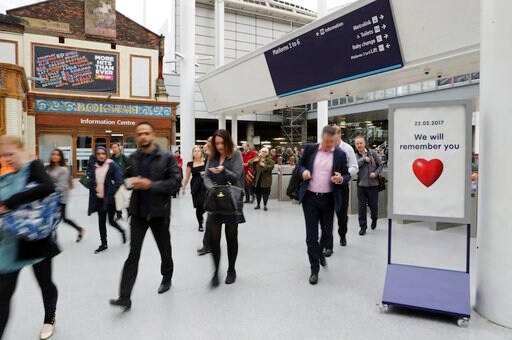 Manchester Police Cordon off Area as Bomb Squad Investigates