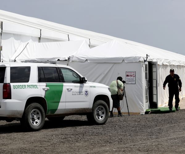 Report: Immigration System Breaking Under Strain of Migrant Families