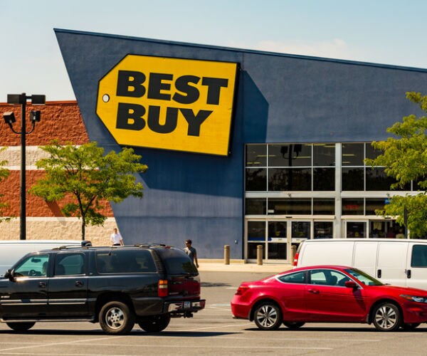 Best Buy Tumbles as Amazon Service Puts Geek Squad in Jeopardy