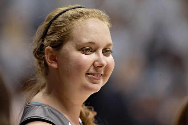 Hoops Player Lauren Hill Dies After Fighting Cancer