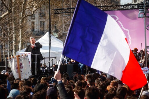 French Leftist Melenchon Rallies before Presidential Vote
