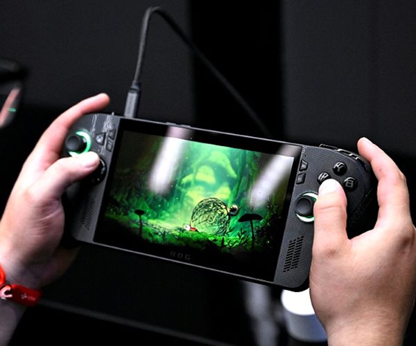 Microsoft Rejoins Handheld Gaming Fight vs. Nintendo's Switch