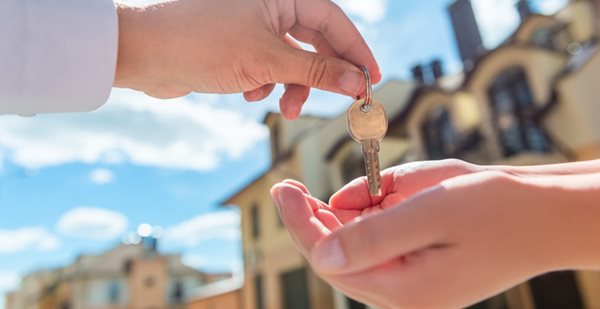 First-Time Homebuyers Make Biggest Share of Deals in 17 Years