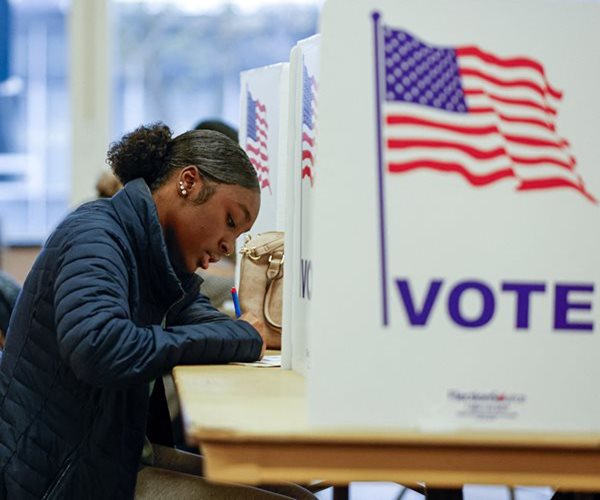 Currencies Jumpy, Stocks Stable With All Eyes on Election