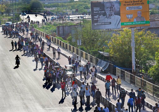 Indian Authorities Send Buses to Take Unemployed to Villages