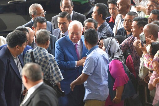 Malaysia's Ex-leader Najib Begins Defense in Graft Trial