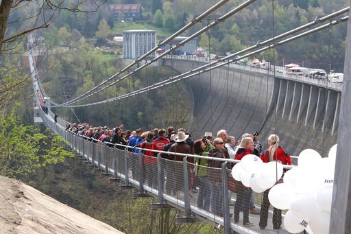 German Footbridge Offers Dizzying Walk over River Valley