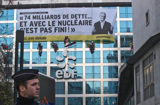 Greenpeace Protesters Block HQ of French Nuclear Operator