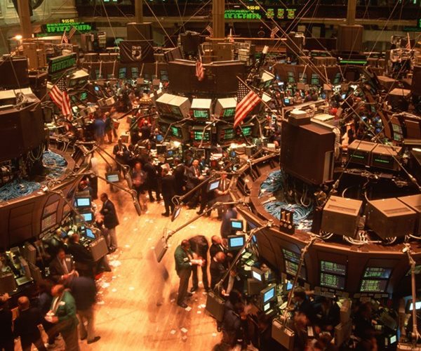 Futures Down on Mideast Angst; Earnings in Full Swing