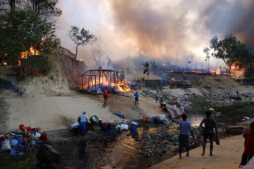 Fire at Rohingya Camp in Bangladesh Leaves Refugees Homeless