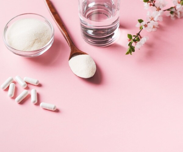 supplements, powder, spoon with powder, flower