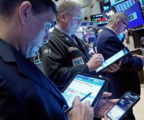 Wall Street Ends Higher as Data Supports Rate Cut