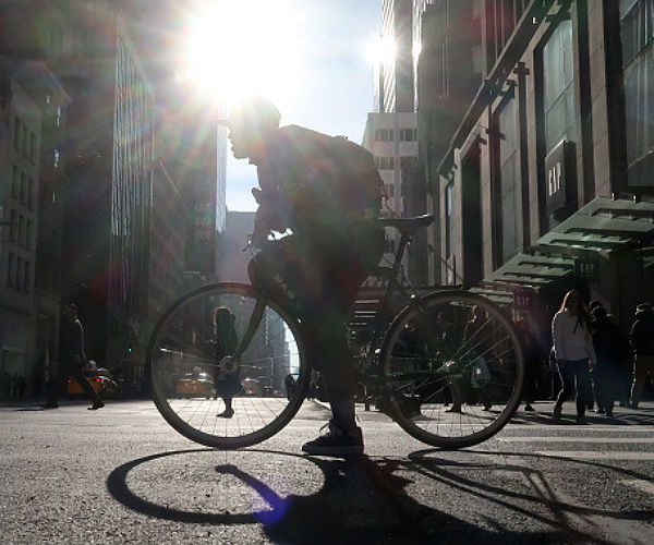 Police Search for Bicyclist Robbing Taxi Drivers in Traffic