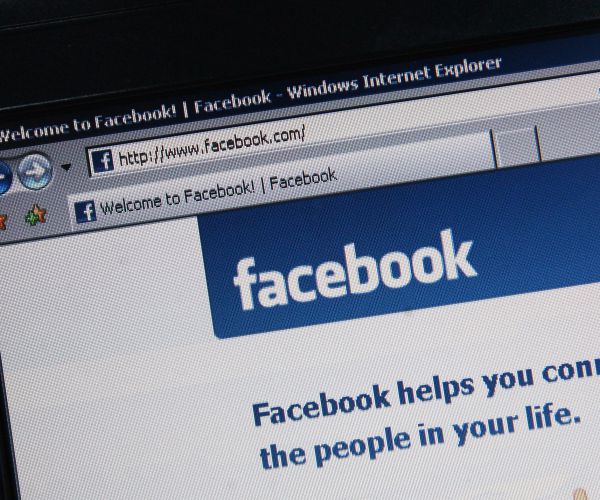 Facebook Offering Job Postings to Compete with LinkedIn?