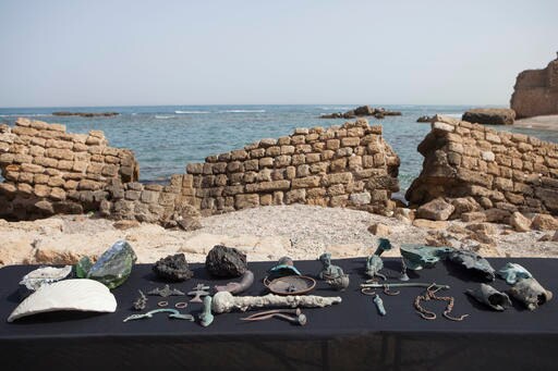 Israeli Divers Uncover Trove of Shipwrecked Roman Treasure