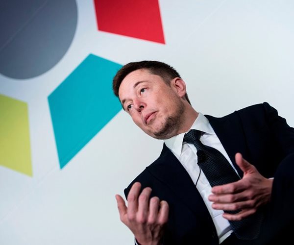 Musk Rewrites IPO Playbook With SpaceX Retail Push