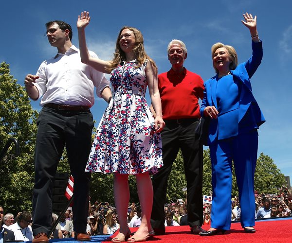 Bill and Hillary Clinton to Become Grandparents Again
