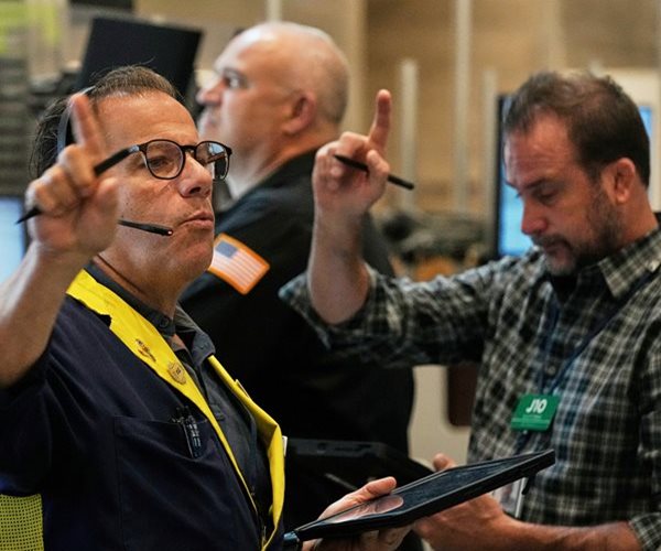 Wall Street Heads for More Records, Led by Big Tech