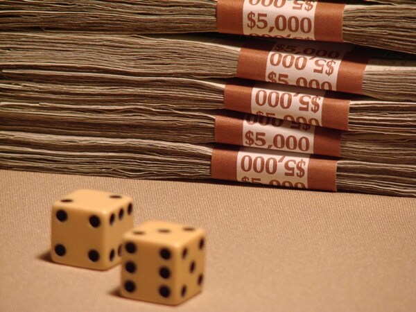 Overpriced Stocks, Low Bond Yields Leave Market Vulnerable to Shocks