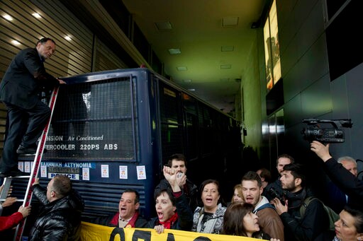 Greece Urged to Give Distressed Borrowers "last Chance"