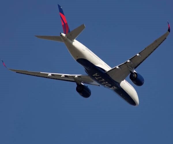 Delta CEO Says Airline Trying to Reach Deal With Boeing 