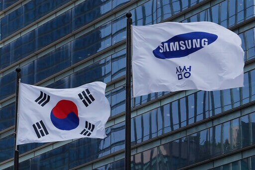 Ailing Samsung Electronics Chief Lee Kun-Hee Dies