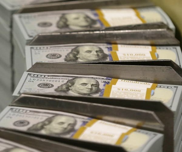 Investors Snap Up Money Market Funds on Slowdown Fears 