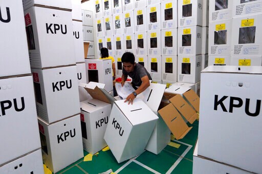 Indonesians Wrestle with Voting Choices, Giant Ballot Papers