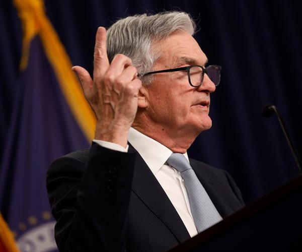 Wall St Extends Sell-Off on Hint of Further Rate Hikes