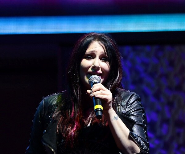 tiffany sings onstage