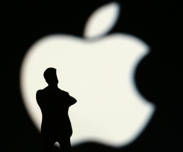 Bloomberg: Apple Reduced Face ID Accuracy to Ease iPhone X Production 