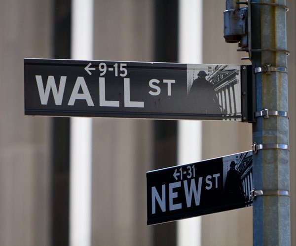 Wall Street Ends Lower, Weighed Down by Apple