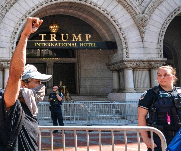 Trump Wins Court Hold on Hotel Emoluments Suit During Appeal