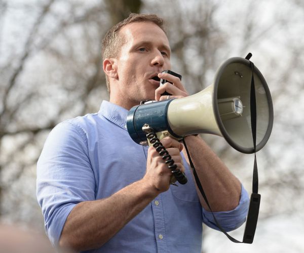 Governor's Trial Hinges on Photo That May or May Not Exist